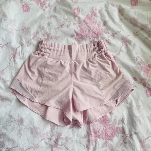 Lululemon Hotty Hot High-Rise Shorts 2.5” Pink Haze Size 4 - Image 2
