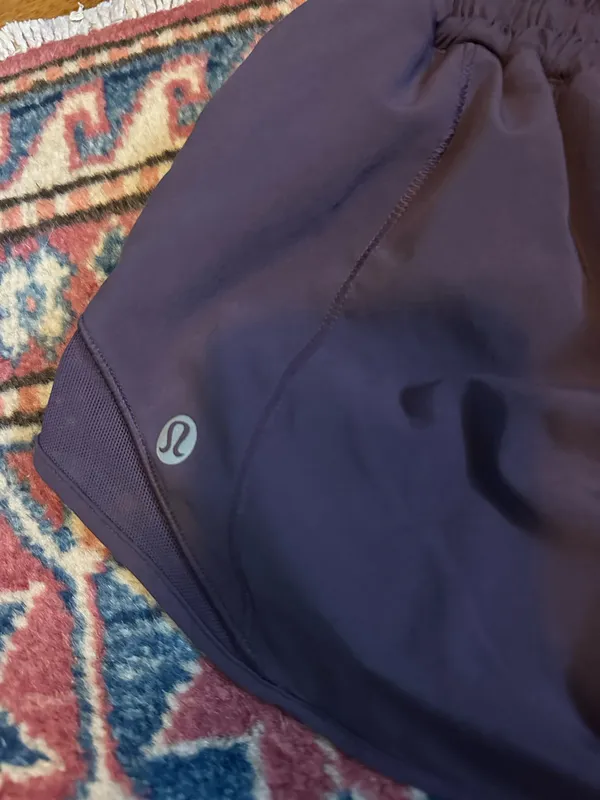 Lululemon Hotty Hot Shorts 2.5" Low-Rise - Image 3