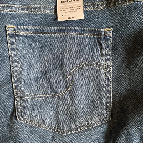 Levi's Medium Wash Bermuda Shorts Size 20 - Image 8