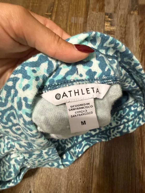 Athleta Elastic Shorts - Image 4