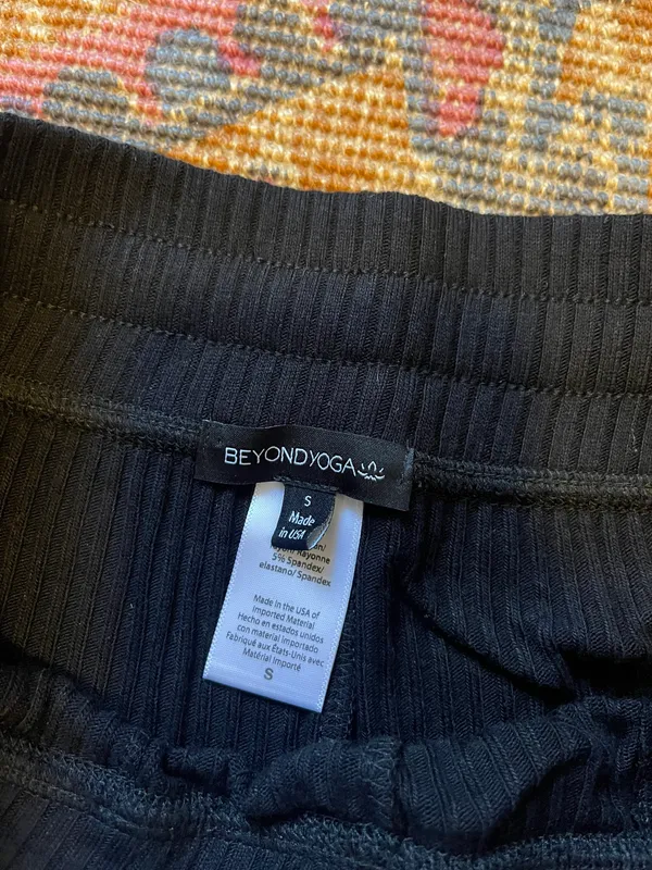 Beyond Yoga Cropped Flowy Pants - Image 4
