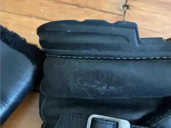 ☀️3/$25 UGG Women’s Black Leather Larkspur Sheepskin Motorcycle Buckle Boots 7 - Image 4