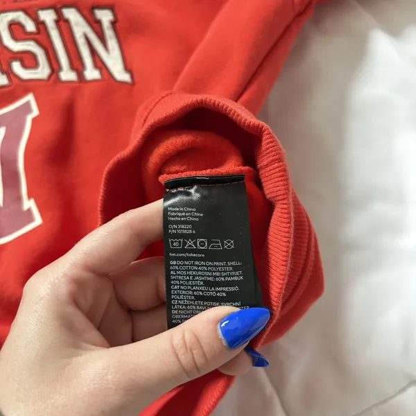 H&M‎ Sweater Womens Medium Red Wisconsin Football Embroidered Crew Neck - Image 6