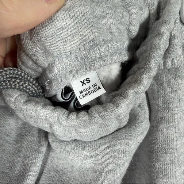 Aritzia TNA Heather Grey‎ Cozy Fleece Mega Fit Sweatfleece Shorts - Image 4