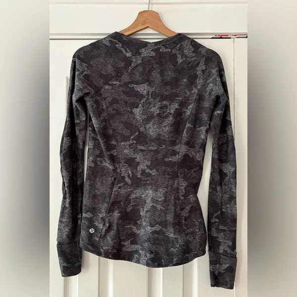 Lululemon On Repeat Runderful Gray Camo Long Sleeve Top‎ Size 8 EUC - Image 6