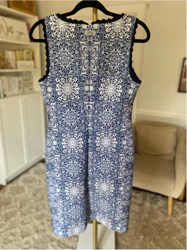 Tommy Hilfiger Medallion Dress Fitted Knee Length Preppy Nautical Nantucket Mod - Image 3
