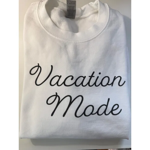 Gildan Heavy Blend White Vacation Mode Graphic Crewneck Sweatshirt‎ Medium - Image 2