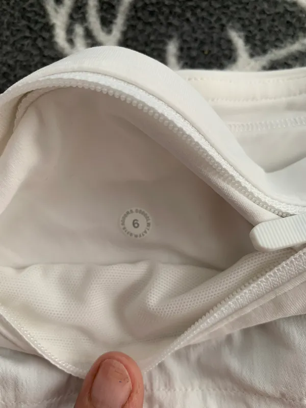 Lululemon Speed Up High Rise 4” Shorts Size 6 - Image 3