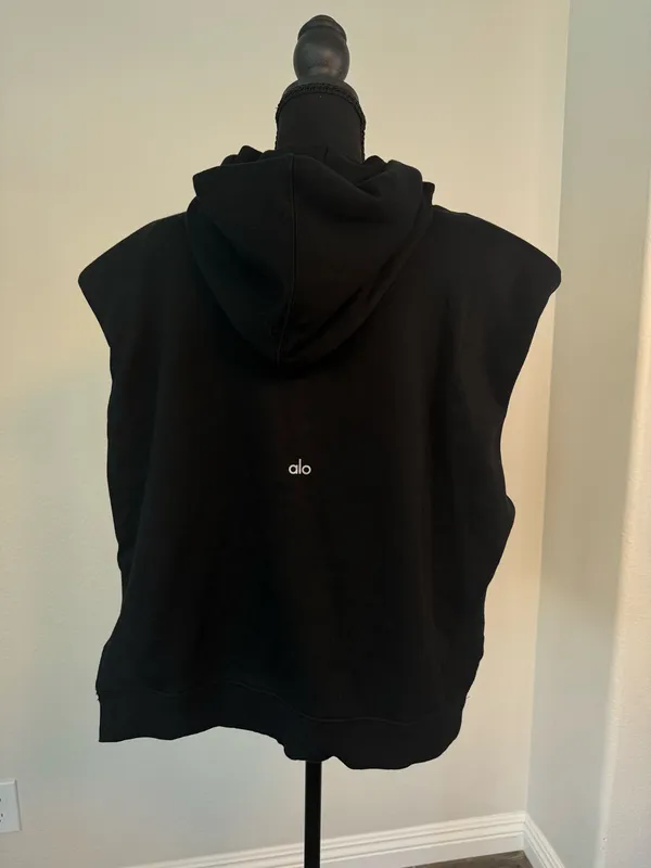 Alo Yoga Black Sleeveless Hoodie Size  - Image 4