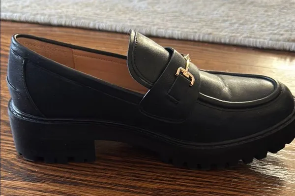 Black Leather Loafers with Gold Accents Size 6.5 - Image 2