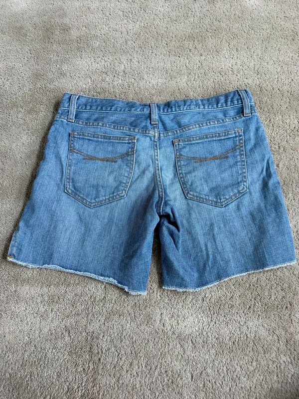 BDG Boyfriend Denim Shorts – Size 27 - Image 3