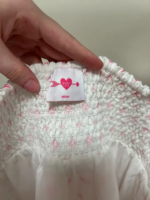Boutique white dress with pink embroidery - Image 5