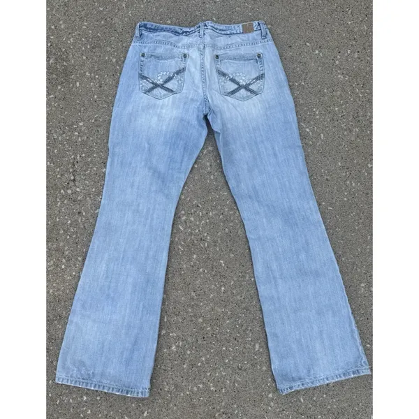 Madison Denim Women's Low Rise Flare Leg Distress SZ 7/8 Dark Stitch Embroidery‎ - Image 9