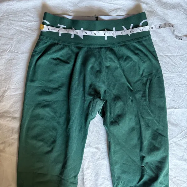 NVGTN Emerald Green Sport Seamless Leggings Size Medium - Image 7