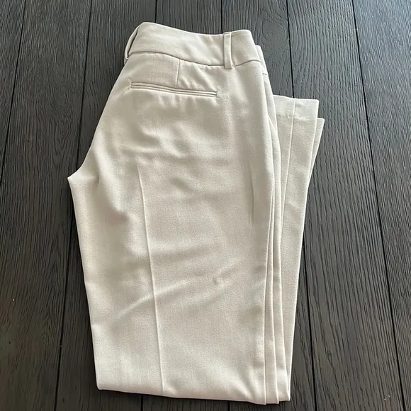New York & Company Dress pants. In good Condition. Size:0 - Image 2