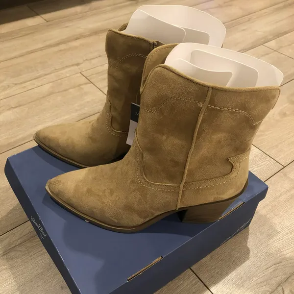 Universal Thread Dallas Ankle Western Bootie with Memory Form Insole - Image 5
