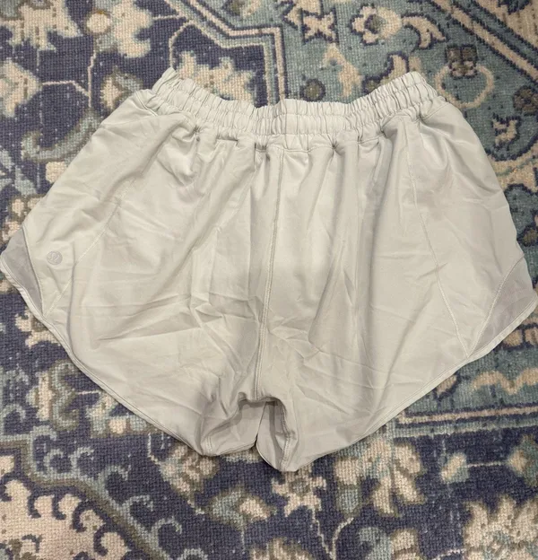 Lululemon Shorts Hotty Hot 4" Low-Rise 6 - Image 2