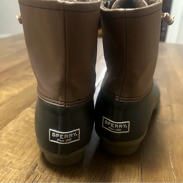 NWOB Sperry Duck Boots 9.5 - Image 3