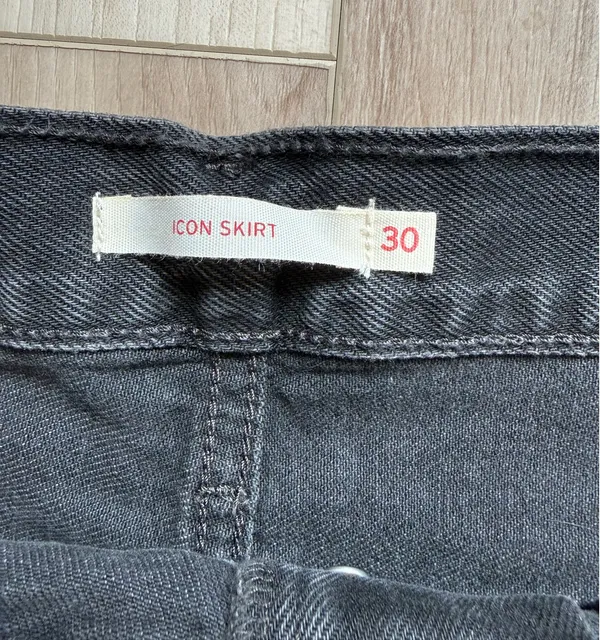 Levi’s Skirt - Image 2