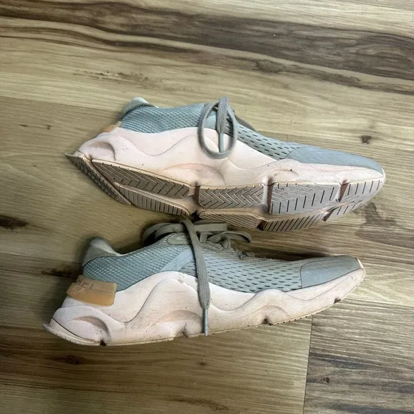 Sorel gray and pink lace up 10 athletic sporty shoes - Image 2