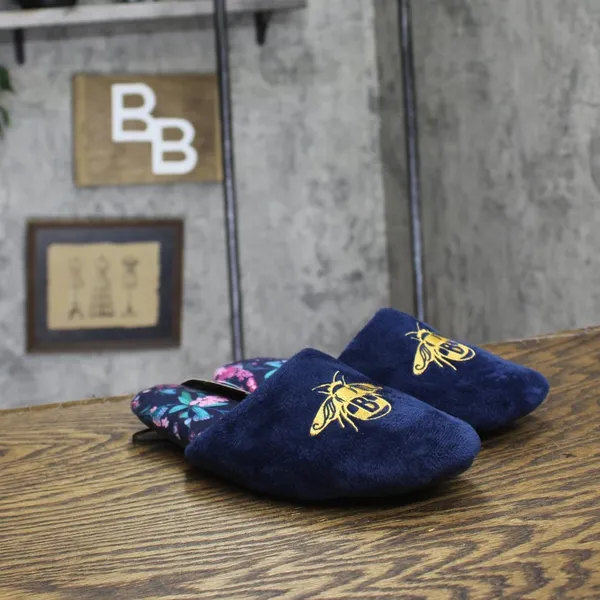 NWT Bridgerton Izzy & Liv Womens Enchanting Floral Bee Slippers Navy Blue 6M - Image 4