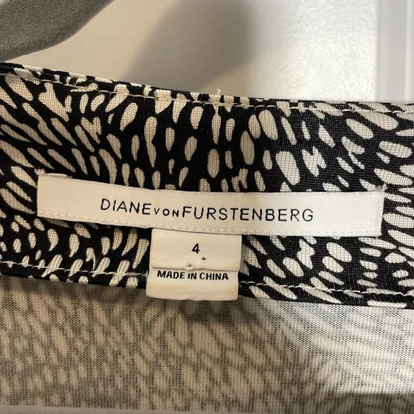 Diane Von Furstenberg Signature silk Wrap Dress in W&B pattern - Image 3