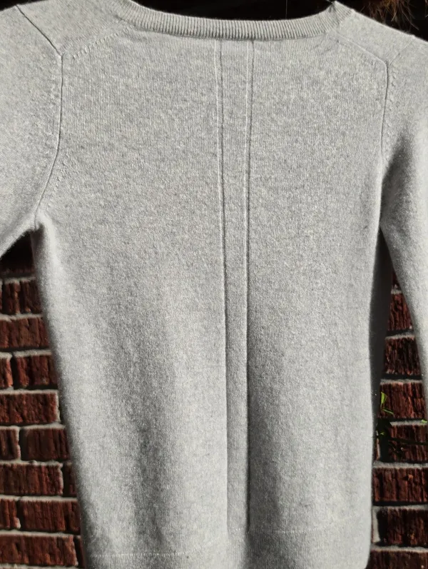 SAKS FIFTH AVENUE Heather Grey Cashmere Sweater M (Has Marks) - Image 4