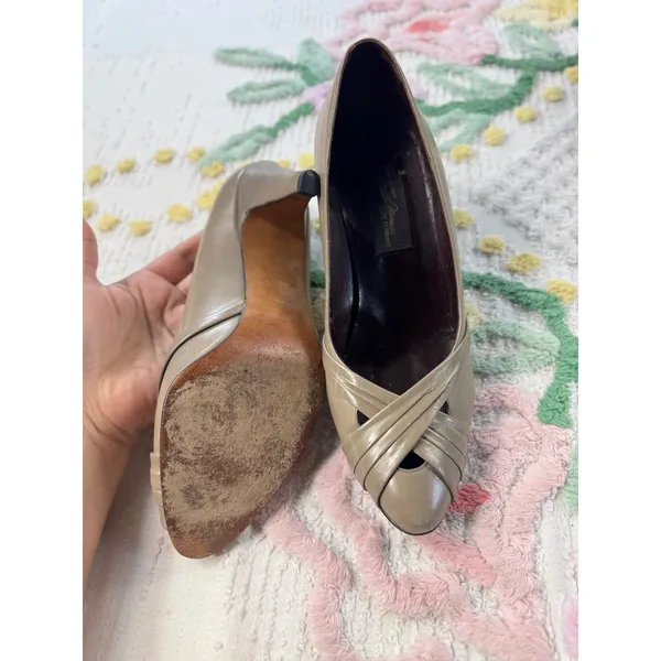 Sesto Meucci Florence Taupe Leather Pleated‎ Crossover Pumps Heels Italy 6.5M - Image 4