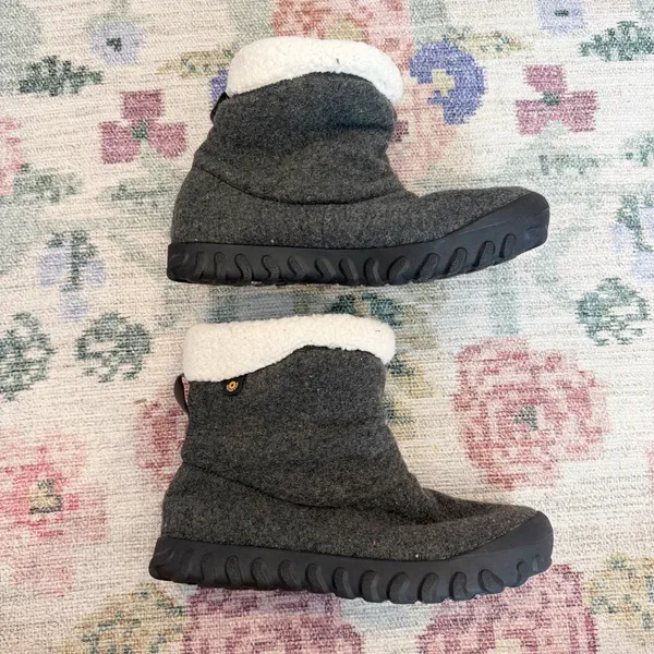 Bogs Womens B Moc II Boot Size 7 Waterproof Warm Cushioned Comfort Gray - Image 2