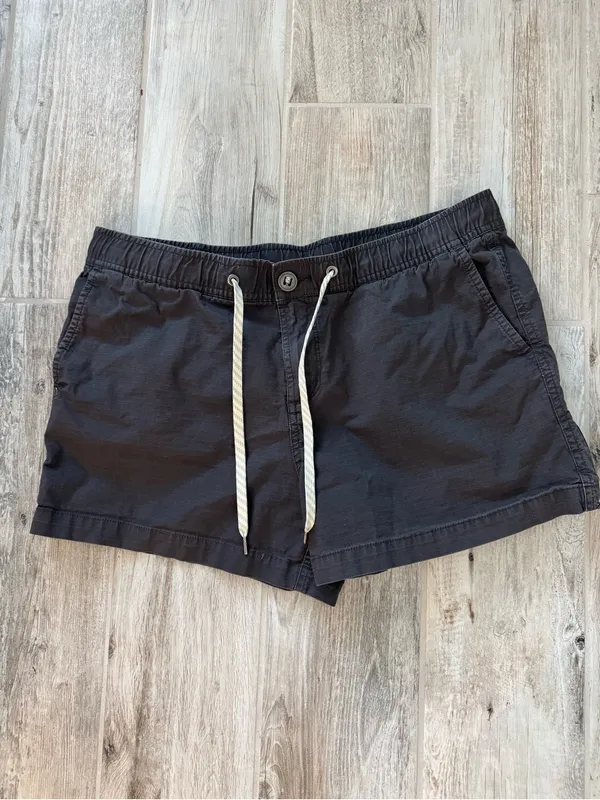 Vuori Women's Vintage Ripstop Shorts In Charcoal Grey Size Medium - Image 3