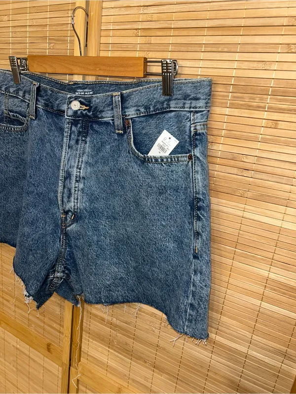 Old Navy cut off denim jean shorts high rise woman’s size 16 NWT - Image 2