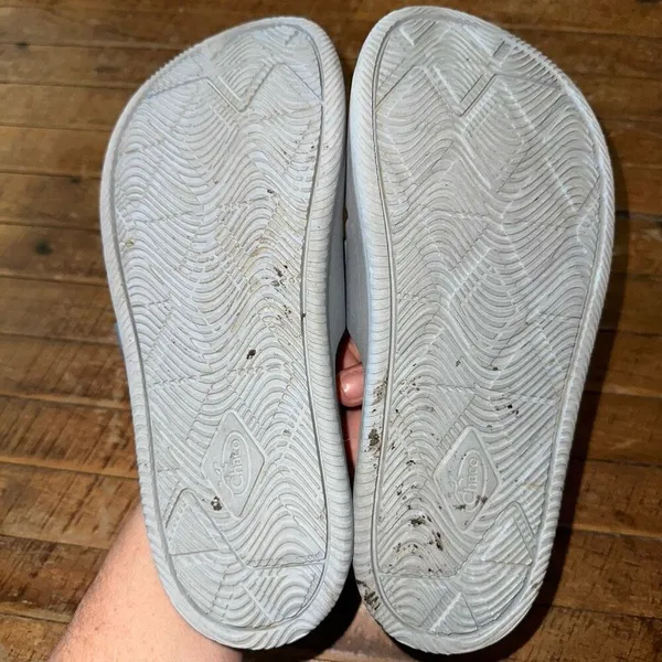Chacos gray strappy comfortable slip on size 7 sandals - Image 2
