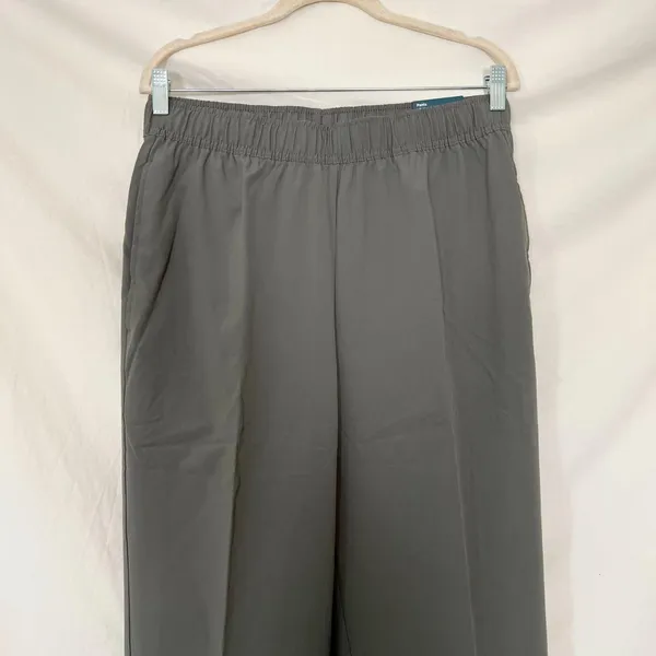NWT Tek Gear Lightweight Pull On Pants Size M in Olive - Image 2