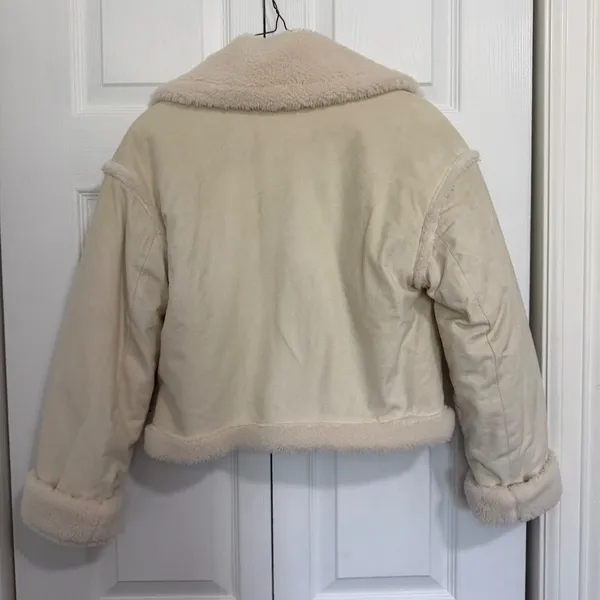 Hollister Sherpa Lined Faux Suede Cream Crop Jacket - Image 3
