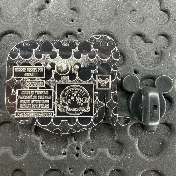 Disney parks 2025 Wave B: Walt Disney World D Princess Snow White trading pin - Image 2