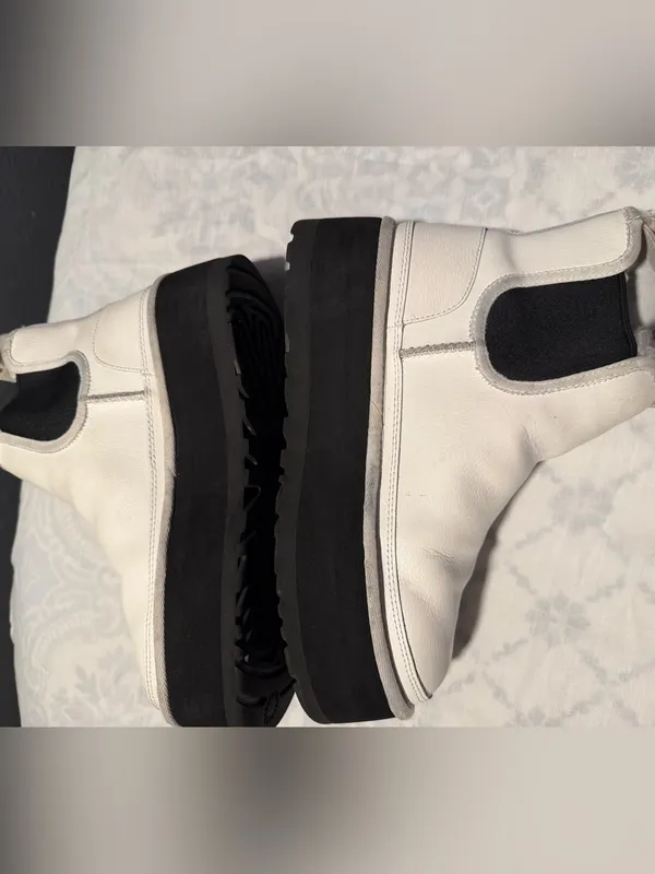 UGG White Leather Platform Chelsea Boots with Black Elastic size 8 - Image 2