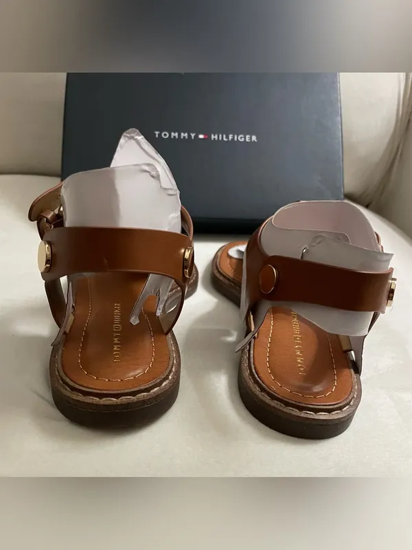 Tommy Hilfiger NIB Bennia Flat Thong Brown T-Strap Logo Sandals Shoes Size 6.5 - Image 6