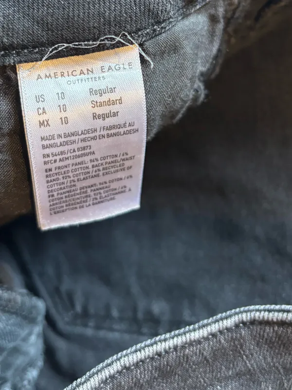 American Eagle Women's Black Distressed Knee Jeans - Image 4