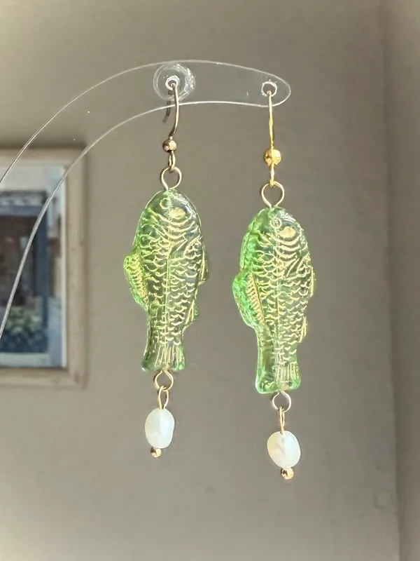 Handmade quality Czech glass beads fish & freshwater pearl boho fairy dangle earrings🐟🌿 - Image 5