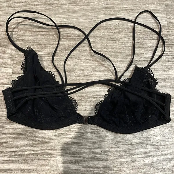 Sexy Strappy Back Lace Bralette/lingerie - Image 3