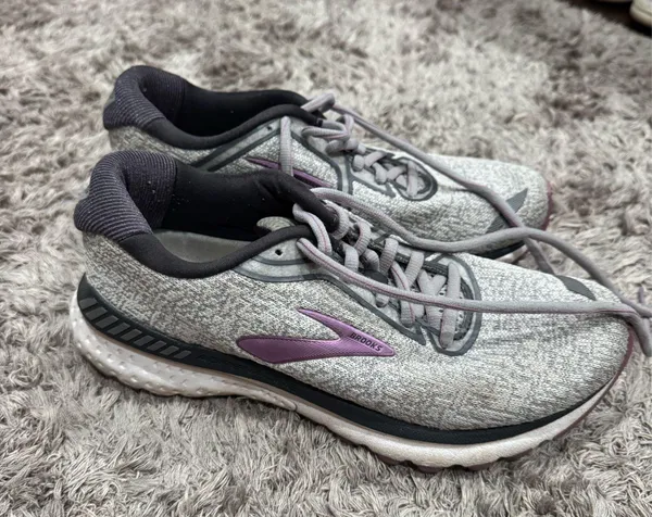 Brooks Running Shoes Women’s - Image 2