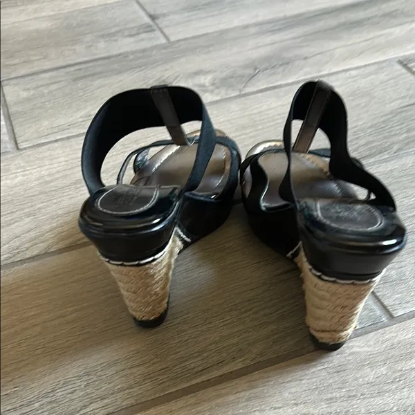 Charles David Black Platform Shoes with Modern Straps - Image 3