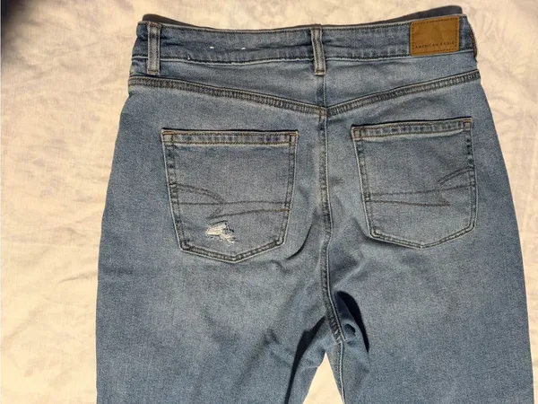 American Eagle Outfitters Women's Light Wash mom jeans size 10 short - Image 3