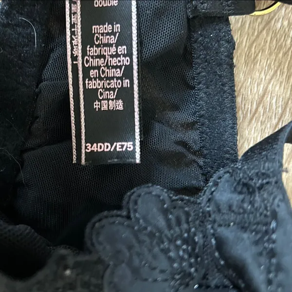 Victoria's Secret Black Lace Underwire Bra - Image 3