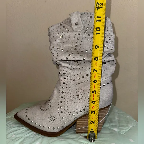 NEW Very G Stellar Womens Boot light Gray Studded Western Boots Womens size 9.5 - Image 6
