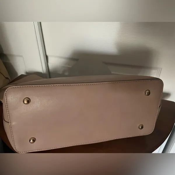 Kelly & Katie Tote Tan Classic 17x10x6 Faux leather+makeup bag Used 1X Clean EUC - Image 4