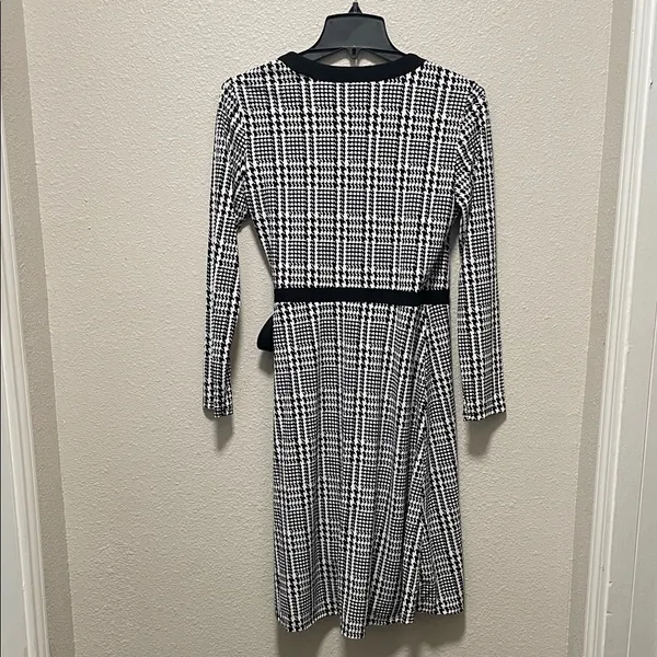 Tommy Hilfiger Black and White Plaid Long Sleeve Dress - Image 5