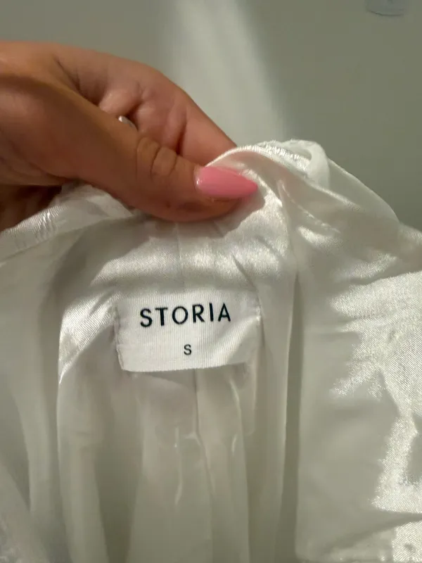 Satin white formal dress - Image 3