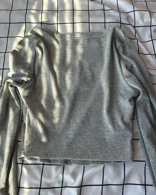 Boutique Gray, Long Sleeve Shirt Cropped - Image 4