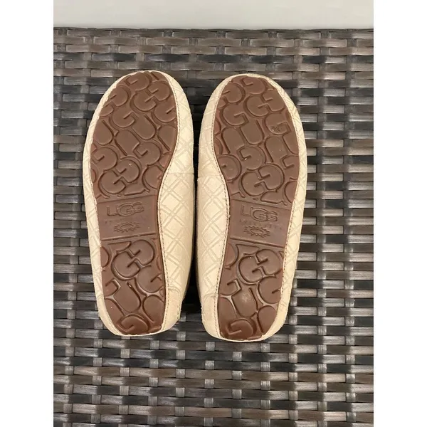 UGG moccasin Women’s size 6 - Image 3